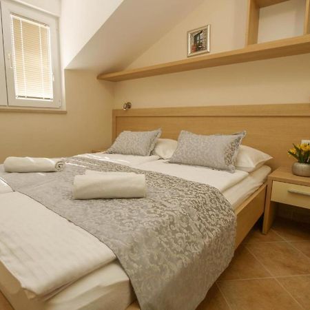 Apartments Villa Bondi Makarska Exterior photo